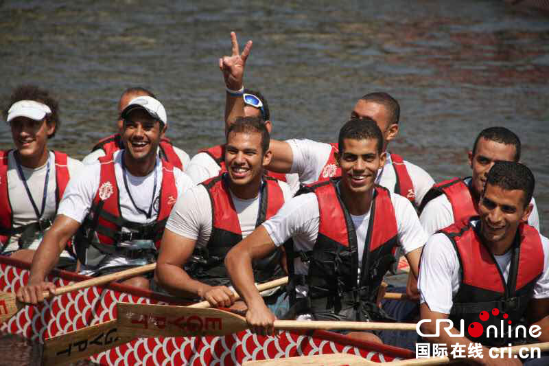 埃及开罗举办首届尼罗河国际龙舟节