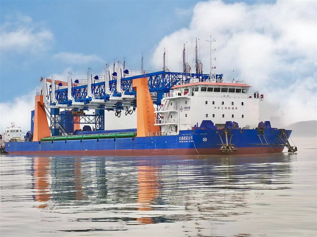 两艘“世界首创”多功能铺排船交付 将投入上海横沙相关工程施工