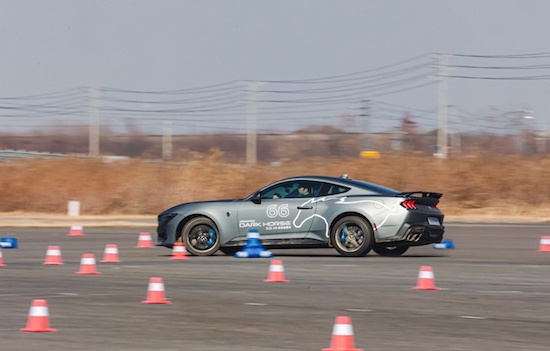 全新福特Mustang Dark Horse中规版车型动态首秀_fororder_image007