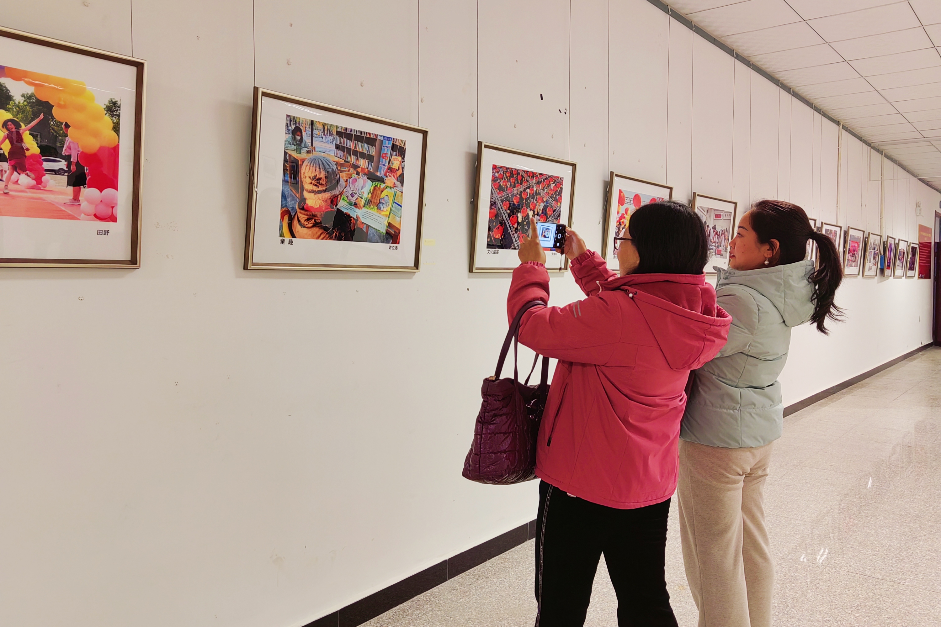 河北定兴:百余幅摄影作品亮相主题摄影展_fororder_005