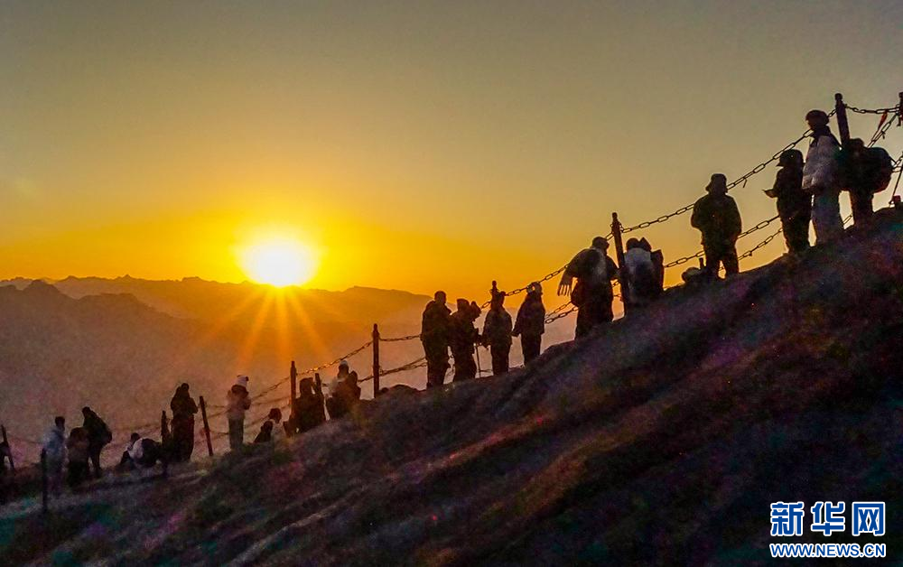 【冬韵中国】万人登华山 辞旧迎新年