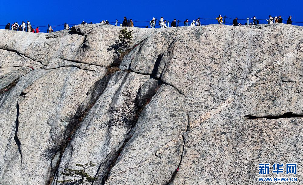【冬韵中国】万人登华山 辞旧迎新年