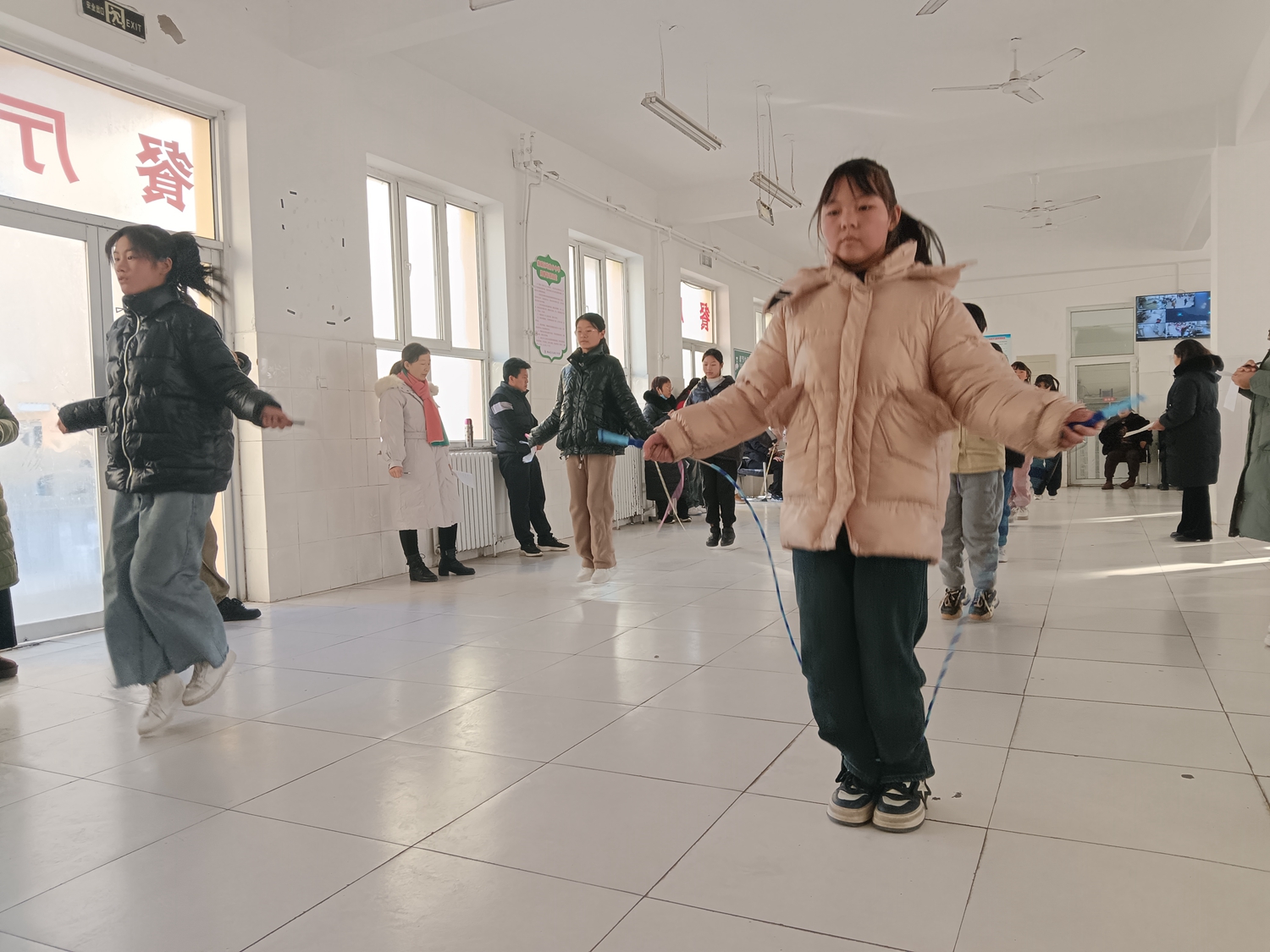 图片默认标题_fororder_跳绳小健将应声而起 摄影 于佼