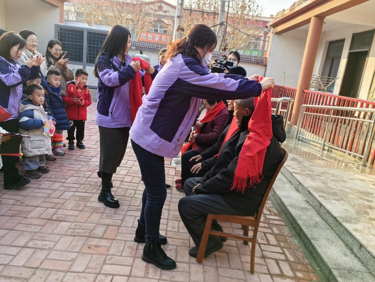 河北海兴:传递敬老心 温暖夕阳红_fororder_图片4