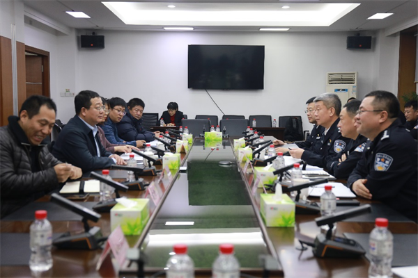 沈阳公安交警助力营商环境共谋自动驾驶上路安全_fororder_交警