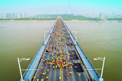 （体娱列表）汉马外国网友：看完汉马 我想到武汉旅行