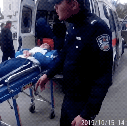 【新华网】帅！关键时刻，还是咱兵哥哥靠得住！