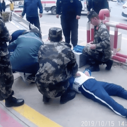 【新华网】帅！关键时刻，还是咱兵哥哥靠得住！