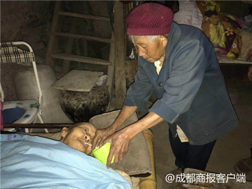 8旬老人育7子女却无人赡养 孙子替祖父母状告父亲