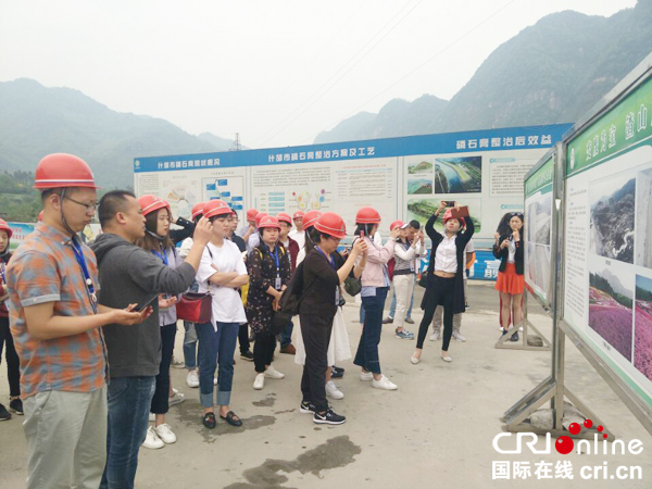 图片默认标题_fororder_现场采访（摄影-沈序明）