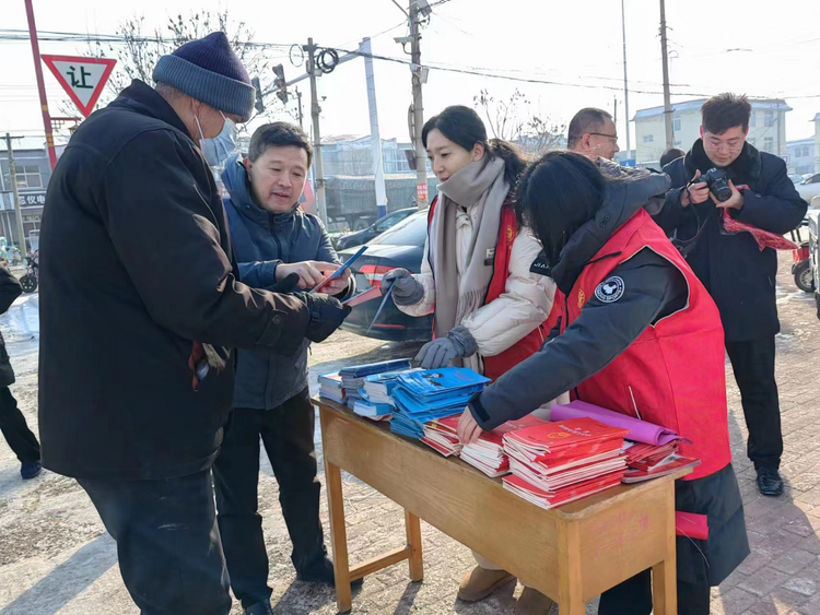河北东光:普法宣传进集市 服务群众面对面_fororder_图片4