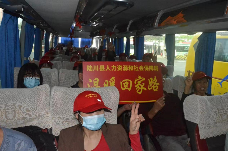 广西陆川:450名玉工免费坐大巴返乡过年_fororder_图片14