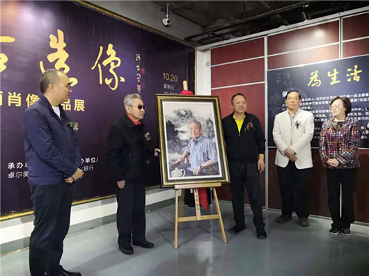 【湖北】【供稿】为生活造像 向斌油画肖像作品展在武汉开展