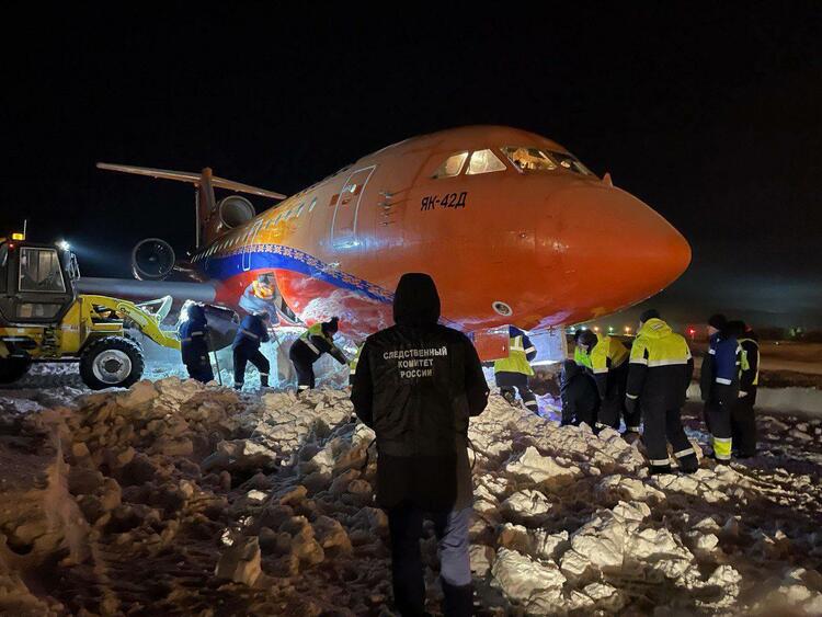 俄罗斯阿尔汉格尔斯克机场一客机冲出跑道