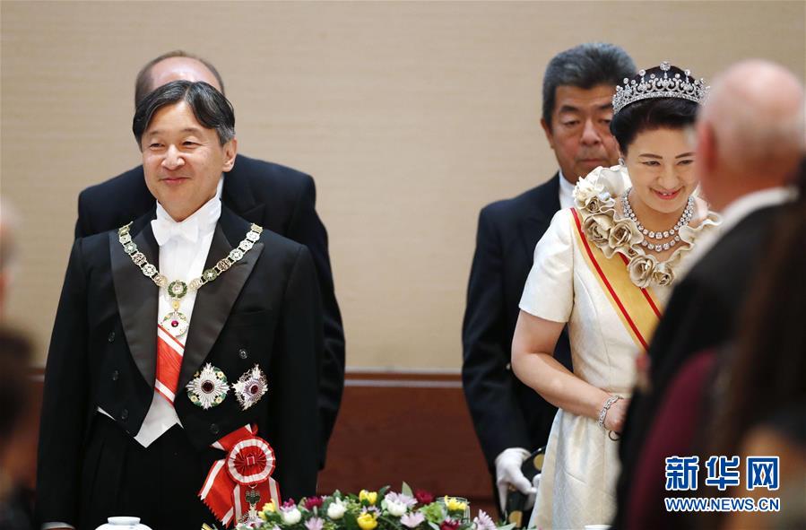 日本天皇正式宣告即位