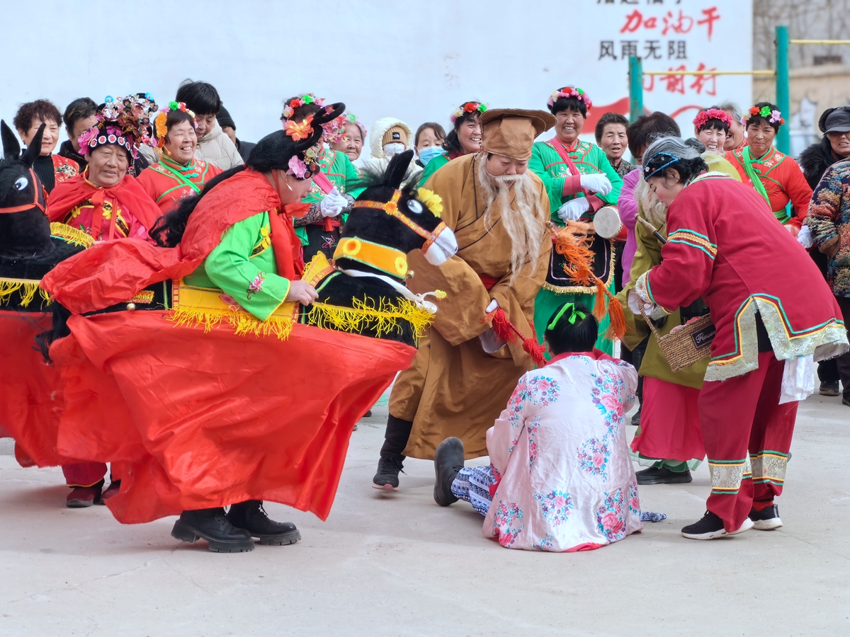 保定市满城区:民俗迎元宵 热闹年味浓_fororder_民俗节目《小驴会》 摄影 朱路
