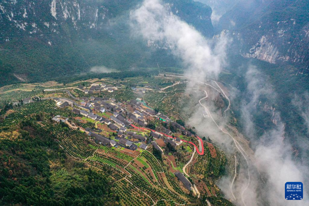 重庆巫山:“天坑村”冬日美景