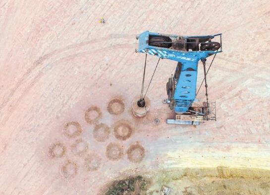 （焦点图，导航成都，移动端轮播图）天府国际机场建设正酣 “太阳神鸟”雏形初现