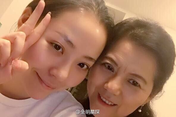 张靓颖被曝结婚母亲手撕准女婿冯轲 网友：听妈妈的话