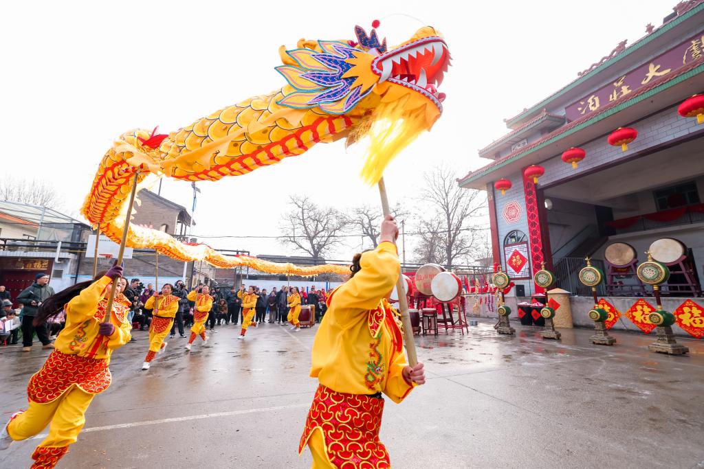 近800万人在线观看!这场“村晚”直播秀出乡村非遗技艺新活力 近800万人在线观看!这场“村晚”直播秀出乡村非遗技艺新活力