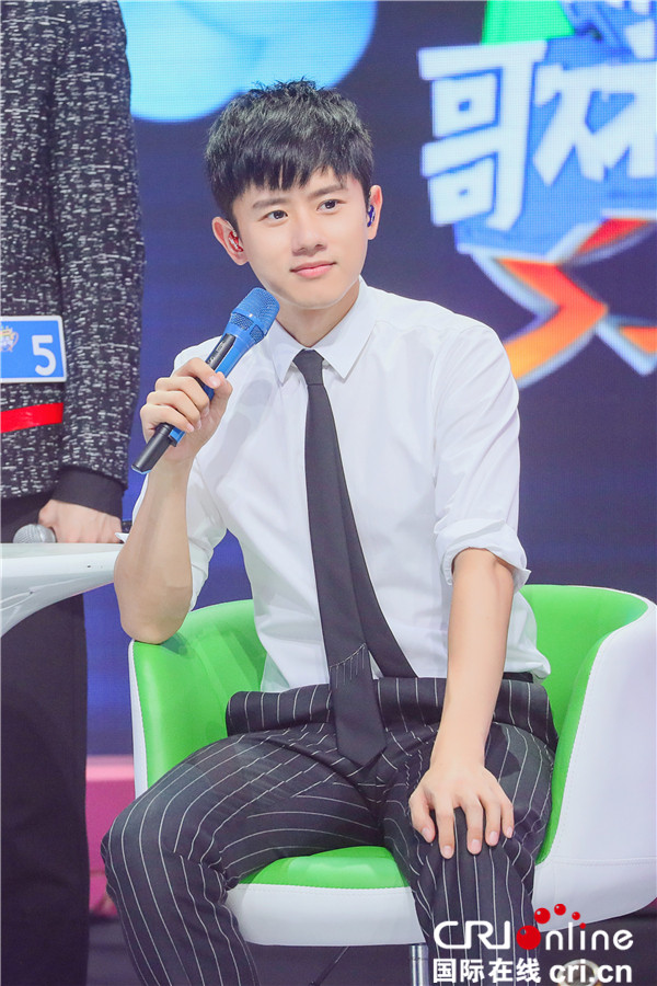 《偶滴歌神啊3》张杰录后采访暖心示爱：娜娜是小孩子