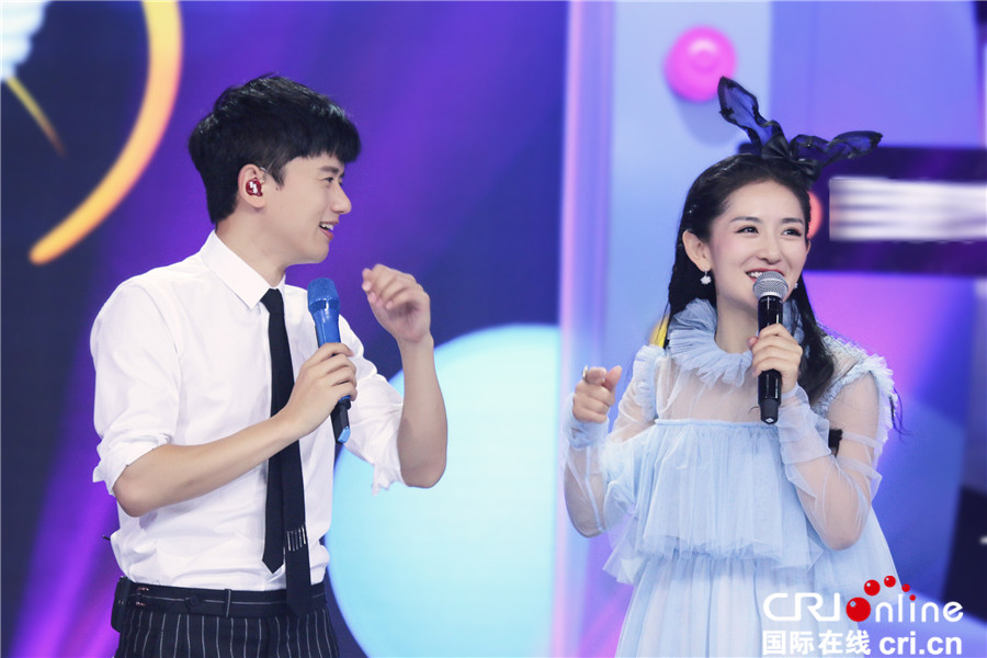 《偶滴歌神啊3》张杰录后采访暖心示爱：娜娜是小孩子