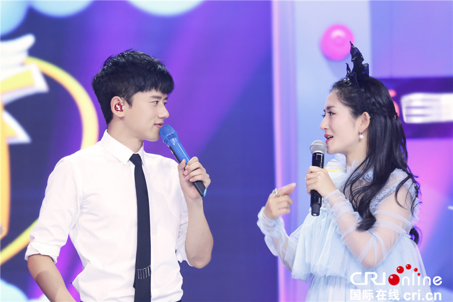《偶滴歌神啊3》张杰录后采访暖心示爱：娜娜是小孩子
