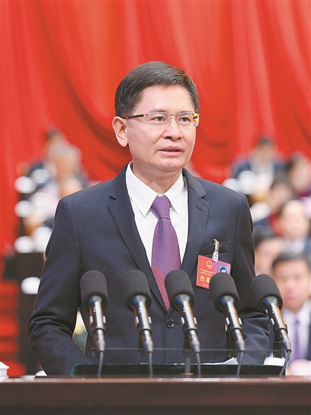 广西壮族自治区十四届人大二次会议开幕