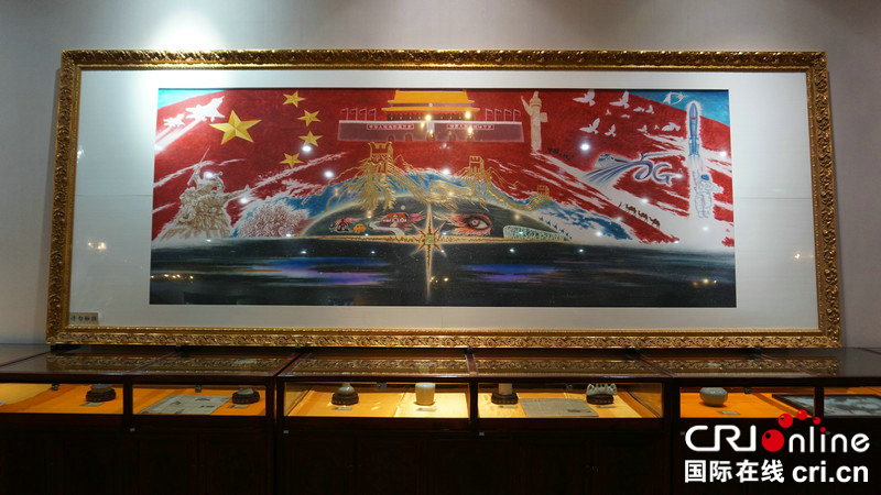 【河南原创】巨幅汴绣《盛世中国梦》亮相开封北宋官瓷艺术博物馆