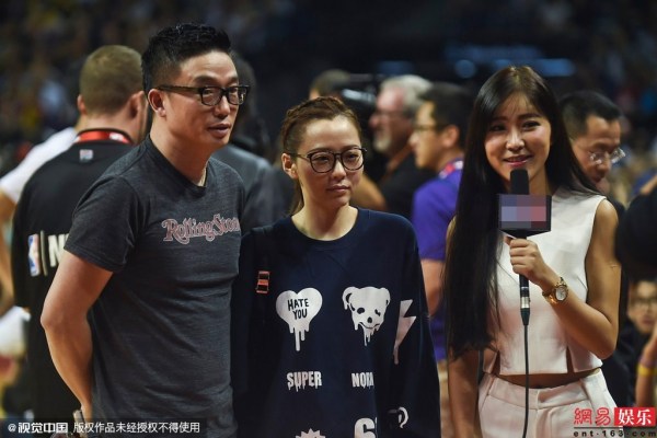 张靓颖母亲公开信讨伐冯轲 少城时代暂无回应