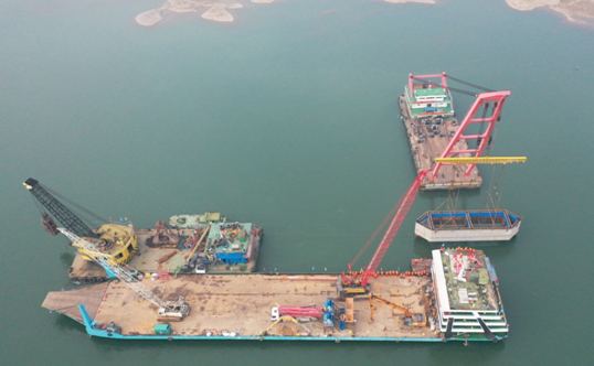 重庆市规模最大的水源泵站取水头部顺利吊装下水_fororder_微信图片_20240301144924