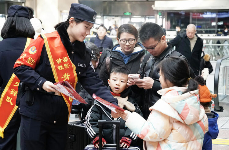 2024年中国春运,温暖启程