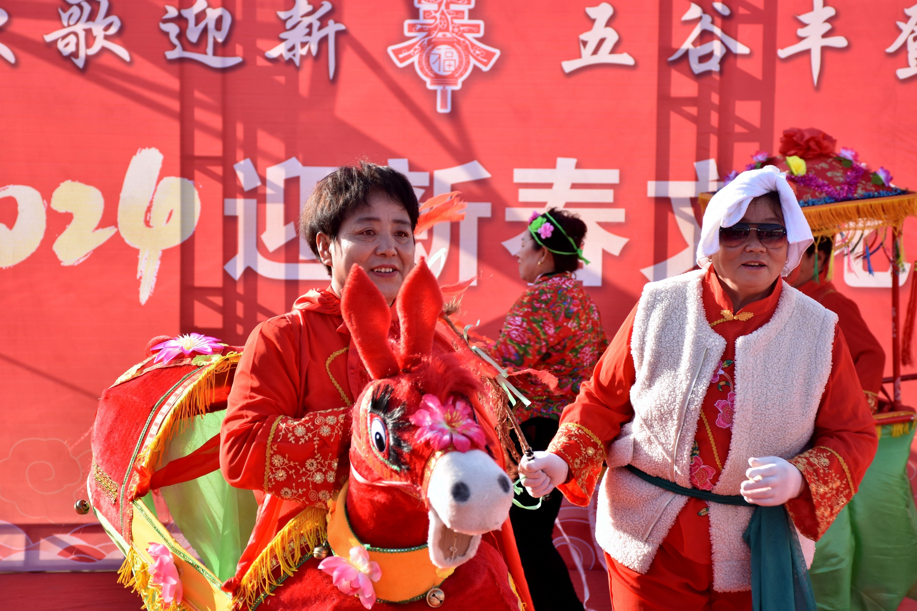 河北清苑:文化下乡迎新春_fororder_花会表演欢乐多。 赵琪摄