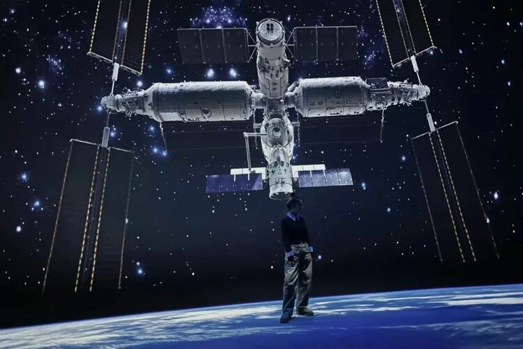 从“李白诗意”到“航天星海” 沉浸式艺术展带来多元体验! 从“李白诗意”到“航天星海” 沉浸式艺术展带来多元体验!