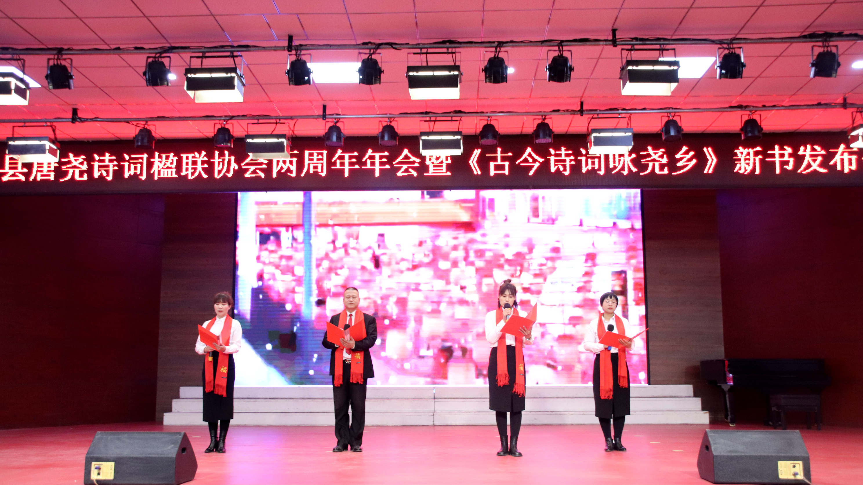 河北唐县:举办《古今诗词咏尧乡》新书发布会_fororder_诗词爱好者以诵寄意、以声传情。 (2).JPG