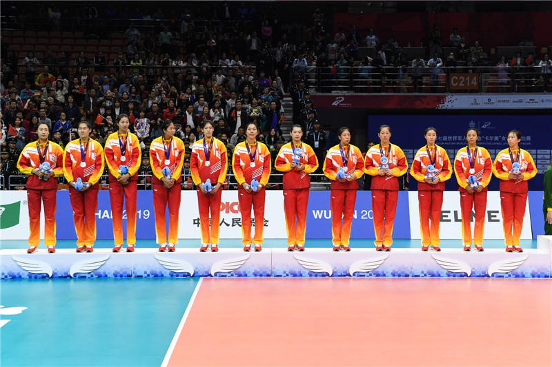 「人民网」军运会：女排获亚军 观众齐呼“中国女排，你们最