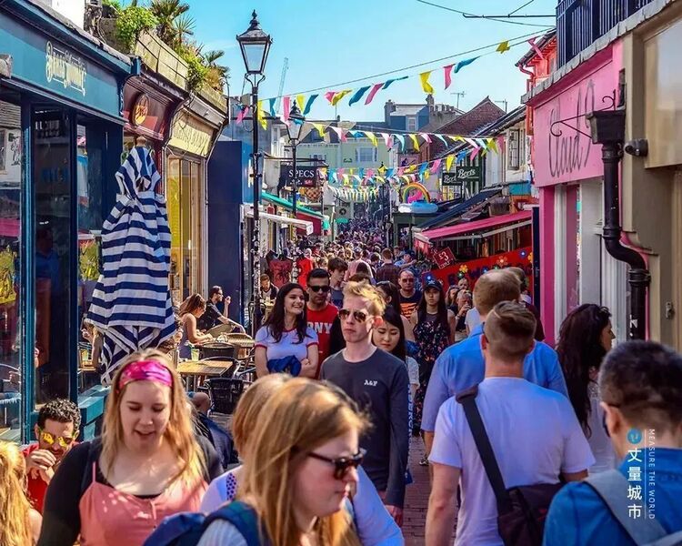 City walk还能带动消费?看街区重塑如何激活城市商圈 City walk还能带动消费?看街区重塑如何激活城市商圈