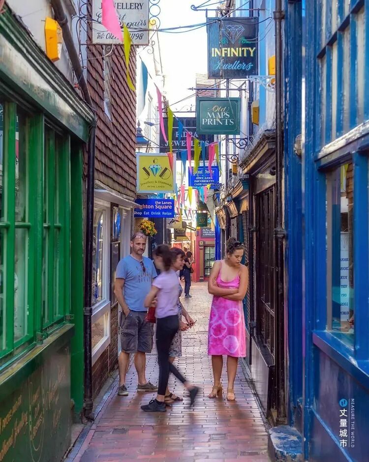 City walk还能带动消费?看街区重塑如何激活城市商圈 City walk还能带动消费?看街区重塑如何激活城市商圈