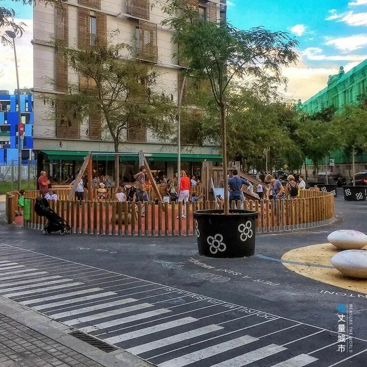 City walk还能带动消费?看街区重塑如何激活城市商圈 City walk还能带动消费?看街区重塑如何激活城市商圈