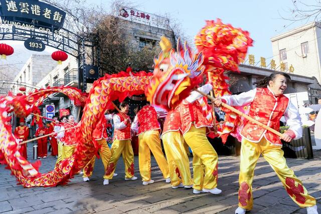 江苏连云港:民俗踩街迎新春 江苏连云港:民俗踩街迎新春