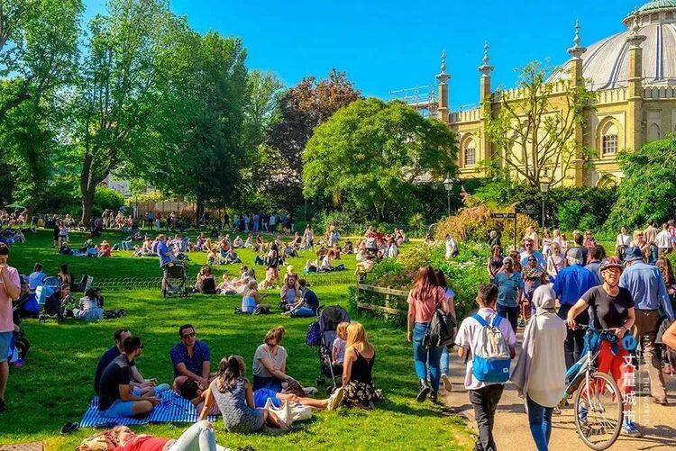 City walk还能带动消费?看街区重塑如何激活城市商圈 City walk还能带动消费?看街区重塑如何激活城市商圈