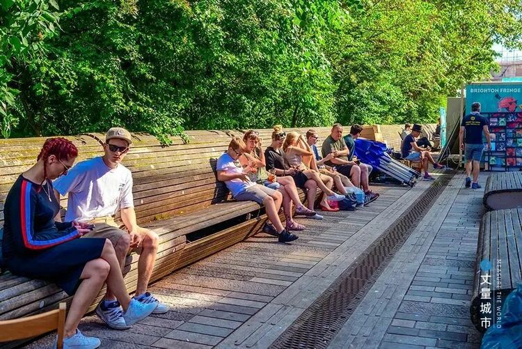 City walk还能带动消费?看街区重塑如何激活城市商圈 City walk还能带动消费?看街区重塑如何激活城市商圈