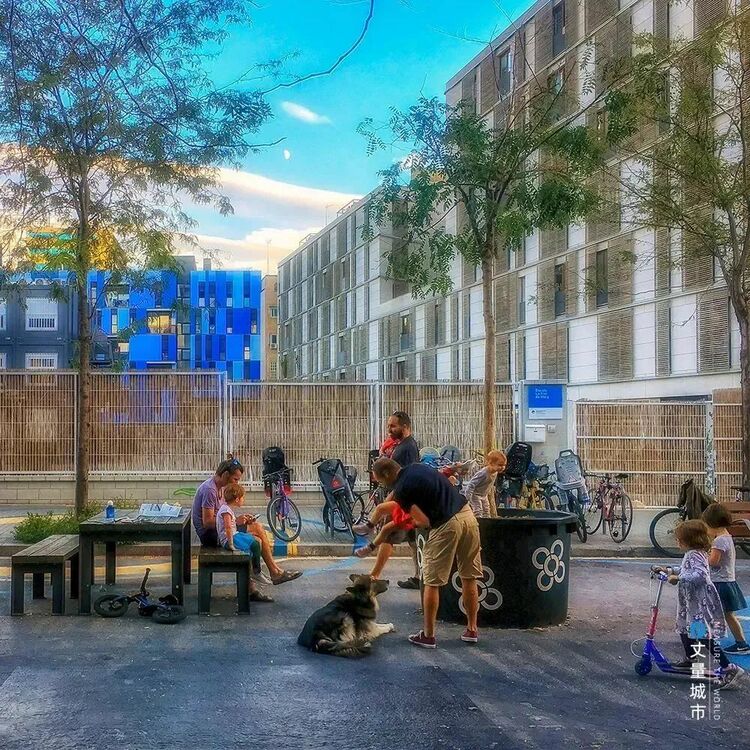 City walk还能带动消费?看街区重塑如何激活城市商圈 City walk还能带动消费?看街区重塑如何激活城市商圈