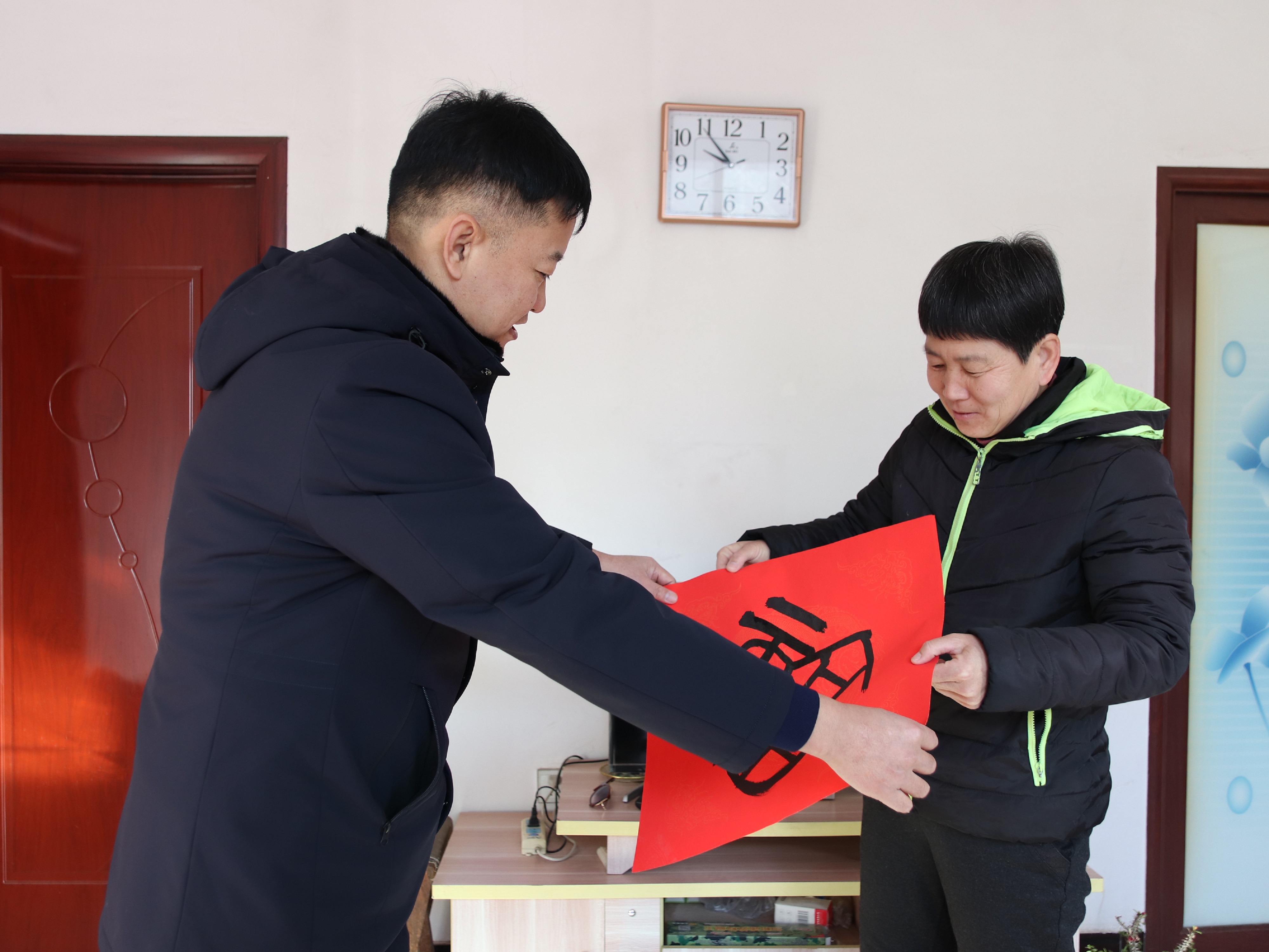 保定博野:洒扫旧尘迎新春 义赠春联送祝福_fororder_1