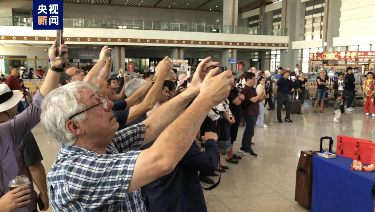 全球看春晚!中央广播电视总台“春晚序曲”活动在老挝举办