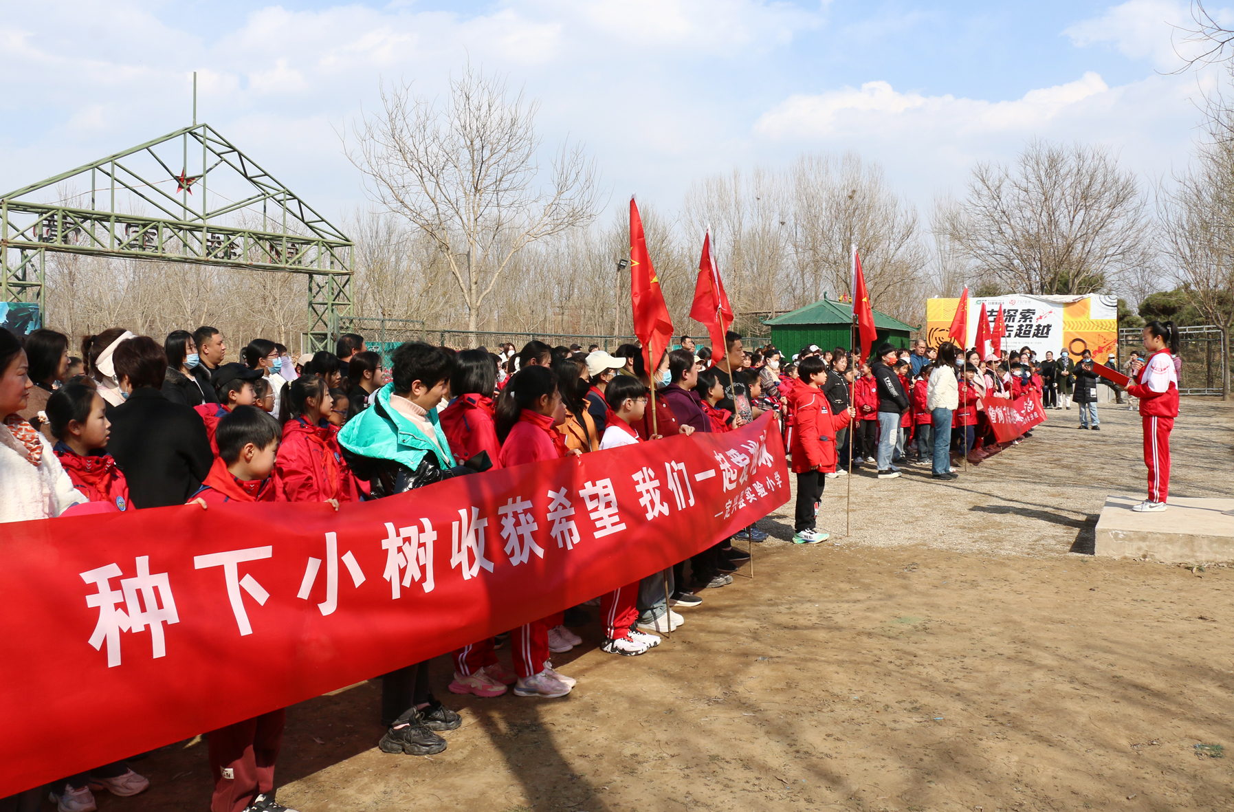 河北定兴:植树护绿正当时_fororder_1.JPG
