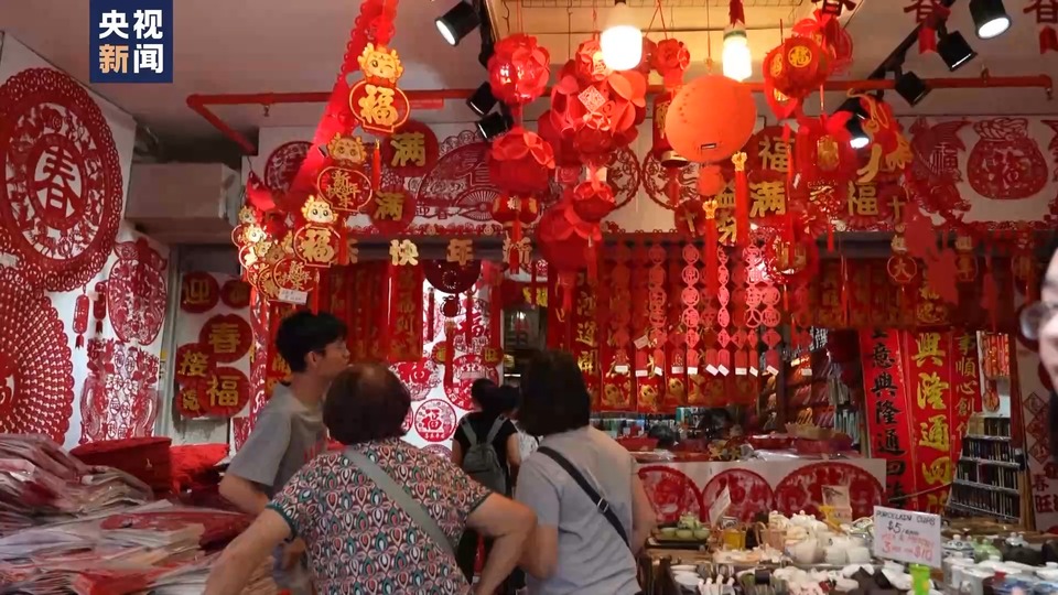 买年货 写春联 赏花灯 新加坡浓浓年味迎龙年