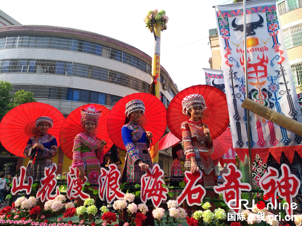 图片默认标题_fororder_身着盛装的苗家姑娘--摄影张勇