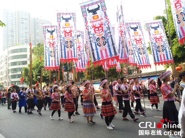 图片默认标题_fororder_巡游现场--摄影张勇