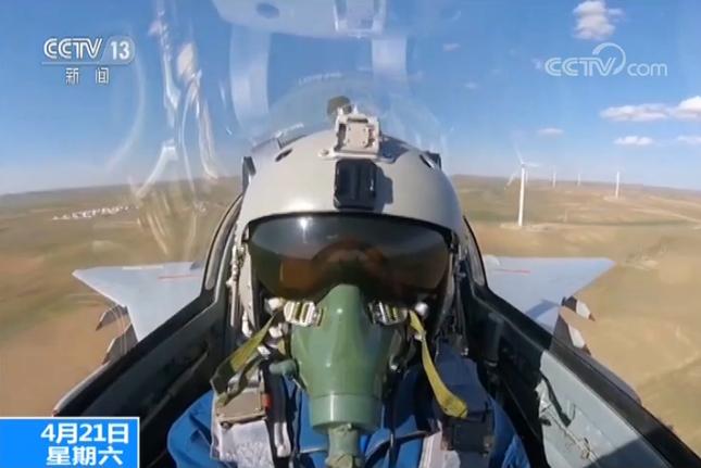 空军“金飞镖-2018”突防突击竞赛考核 ：航空兵“激战”防空部队